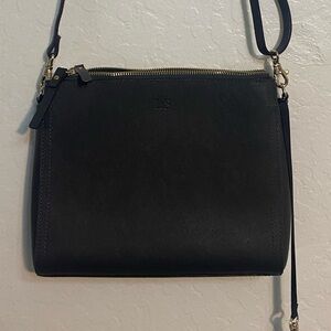 Lo& Sons Elegant Black Crossbody Bag